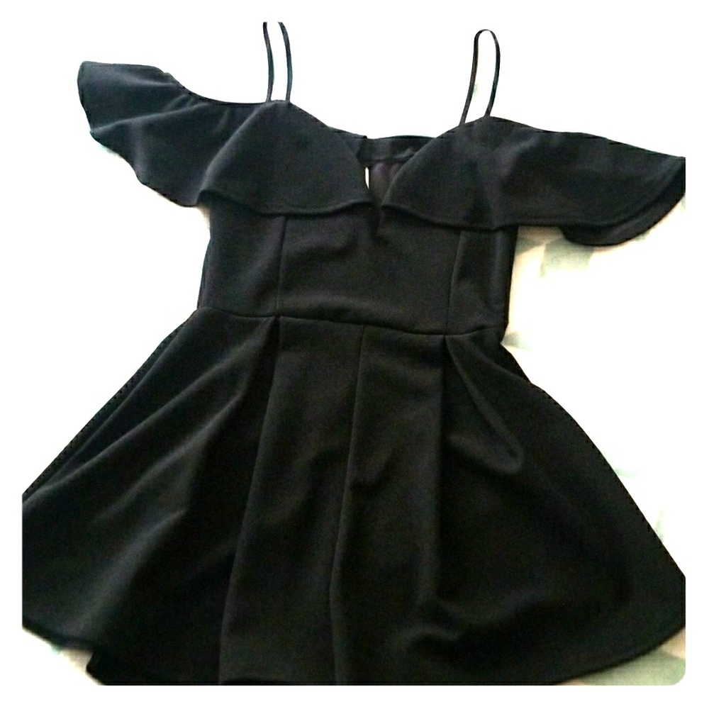 WINDSOR* Little black romper!